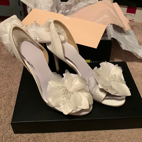 SOLD!! Badgley Mischka Almira Heels - Picture 2 of 7
